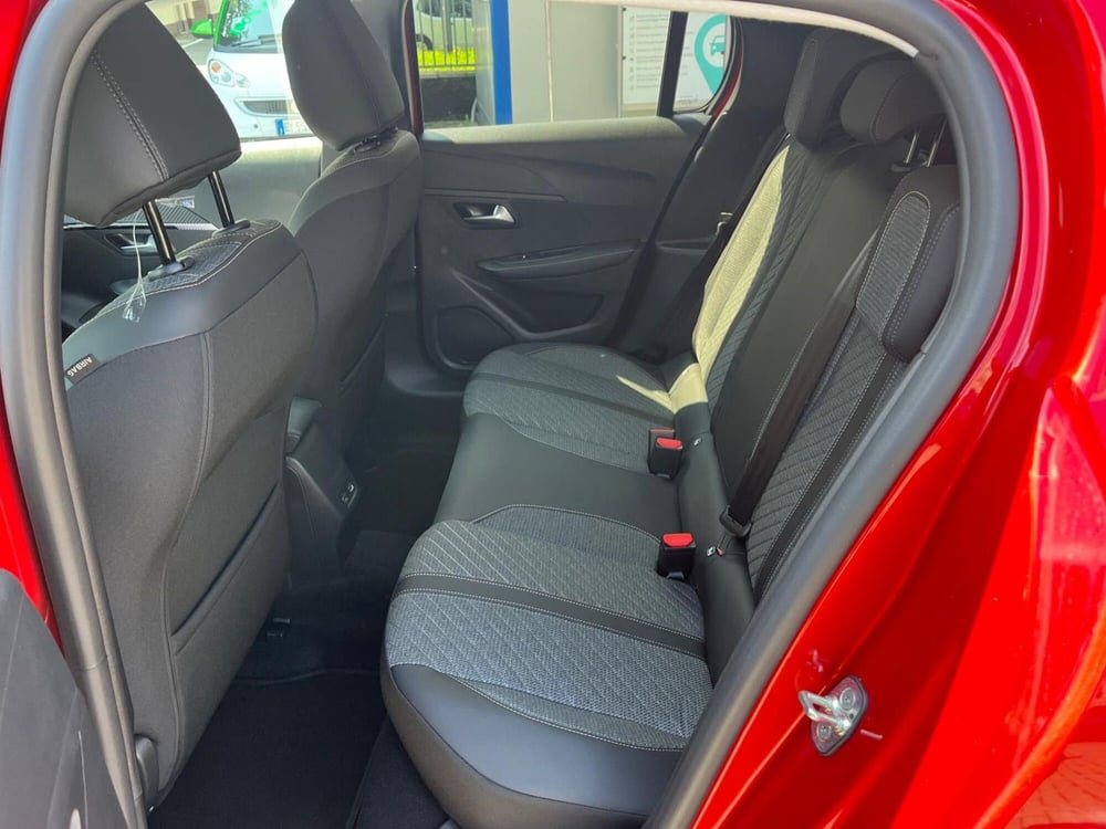 Peugeot 208 nuova a Milano (15)