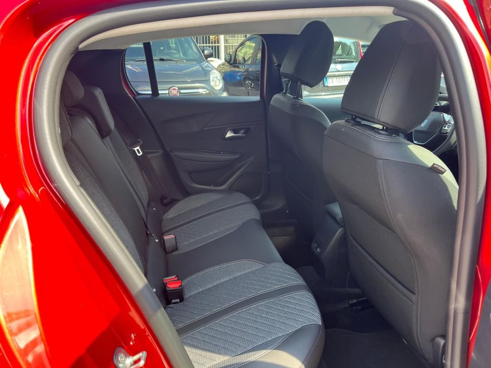Peugeot 208 nuova a Milano (16)
