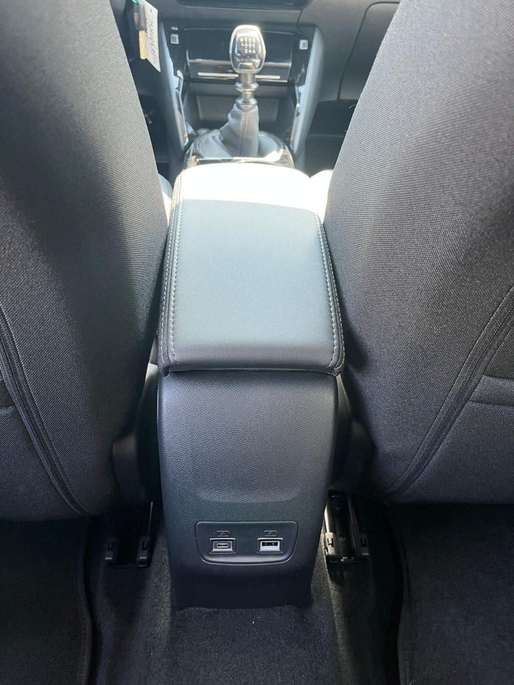 Peugeot 208 nuova a Milano (20)
