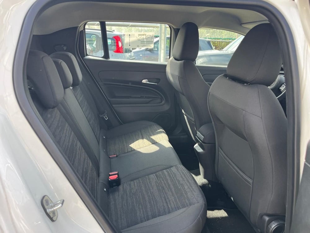 Jeep Avenger nuova a Milano (14)