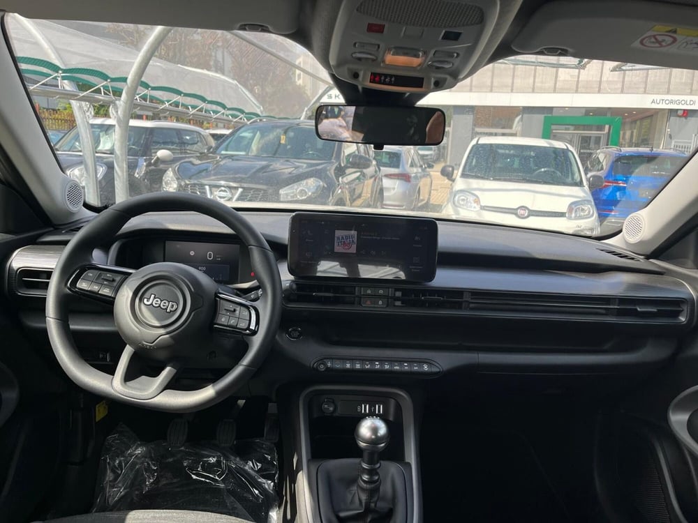 Jeep Avenger nuova a Milano (15)