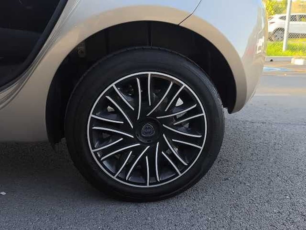 Lancia Ypsilon usata a Perugia (11)