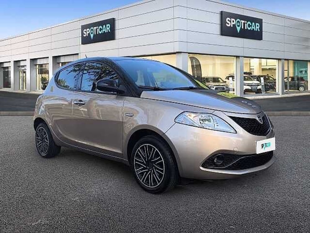 Lancia Ypsilon usata a Perugia (3)