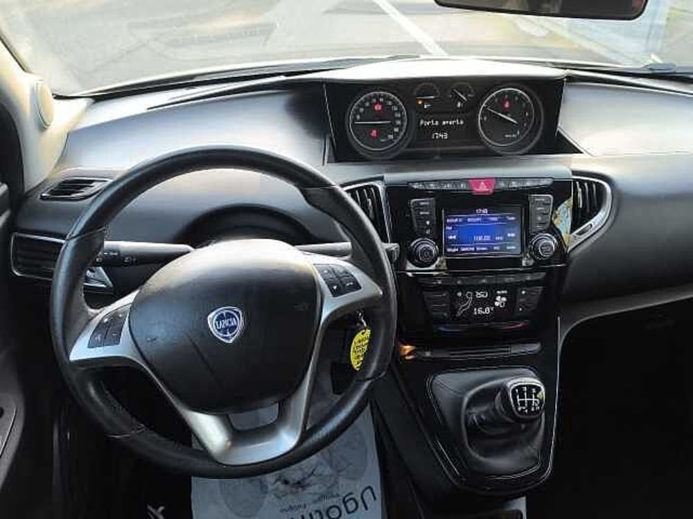 Lancia Ypsilon usata a Perugia (8)