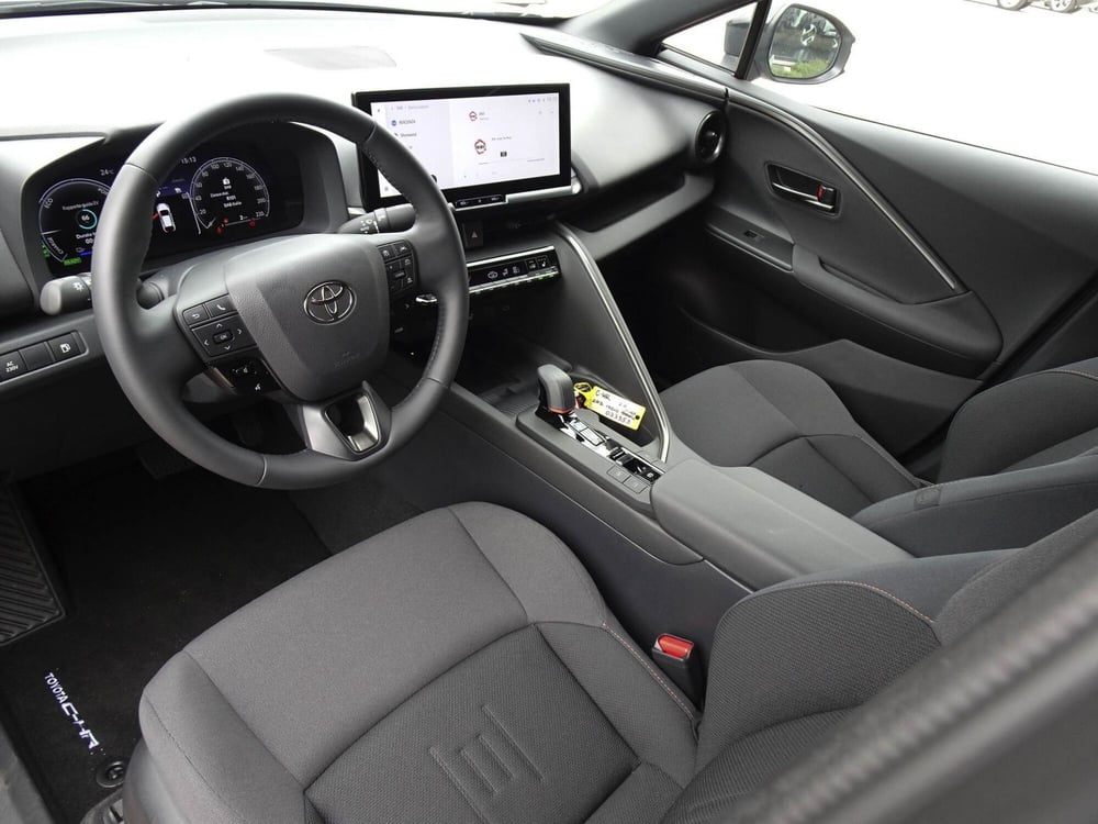Toyota Toyota C-HR nuova a Treviso (10)
