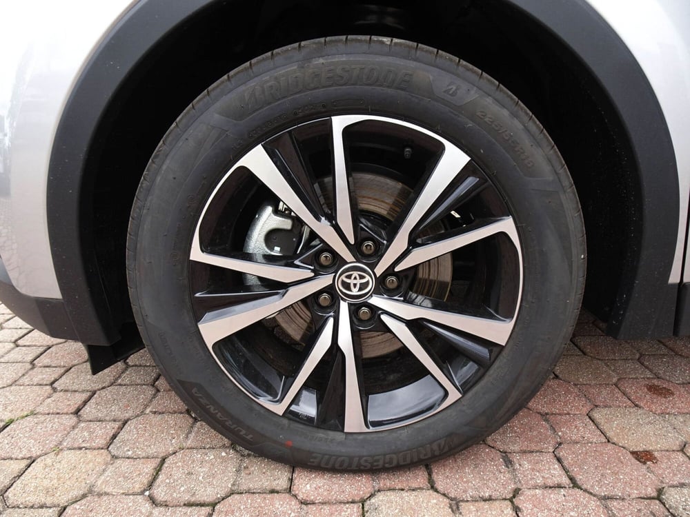 Toyota Toyota C-HR nuova a Treviso (9)