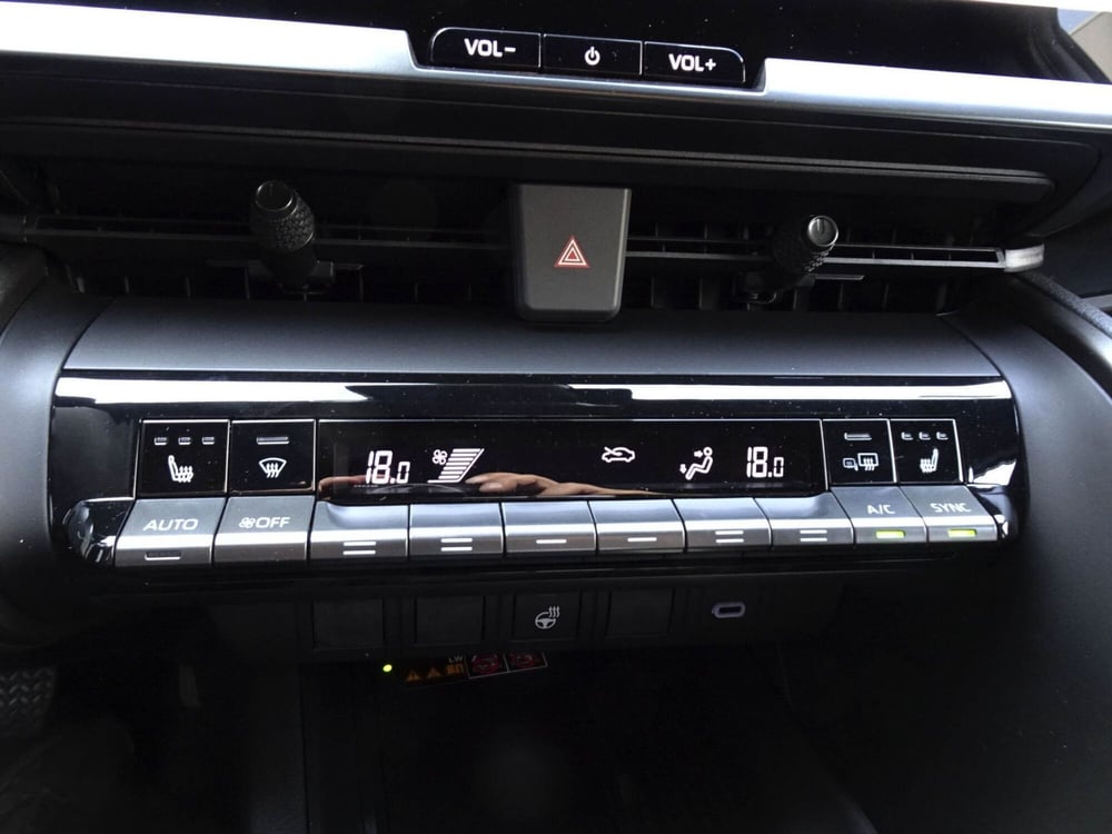 Toyota Toyota C-HR nuova a Treviso (18)