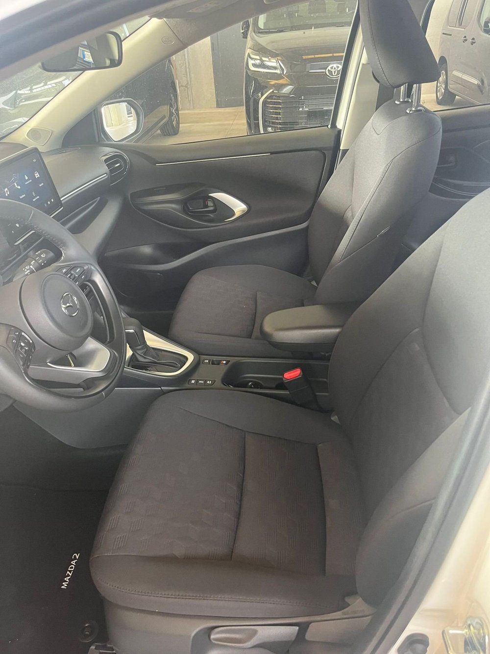 Mazda Mazda2 Hybrid nuova a Cremona (3)