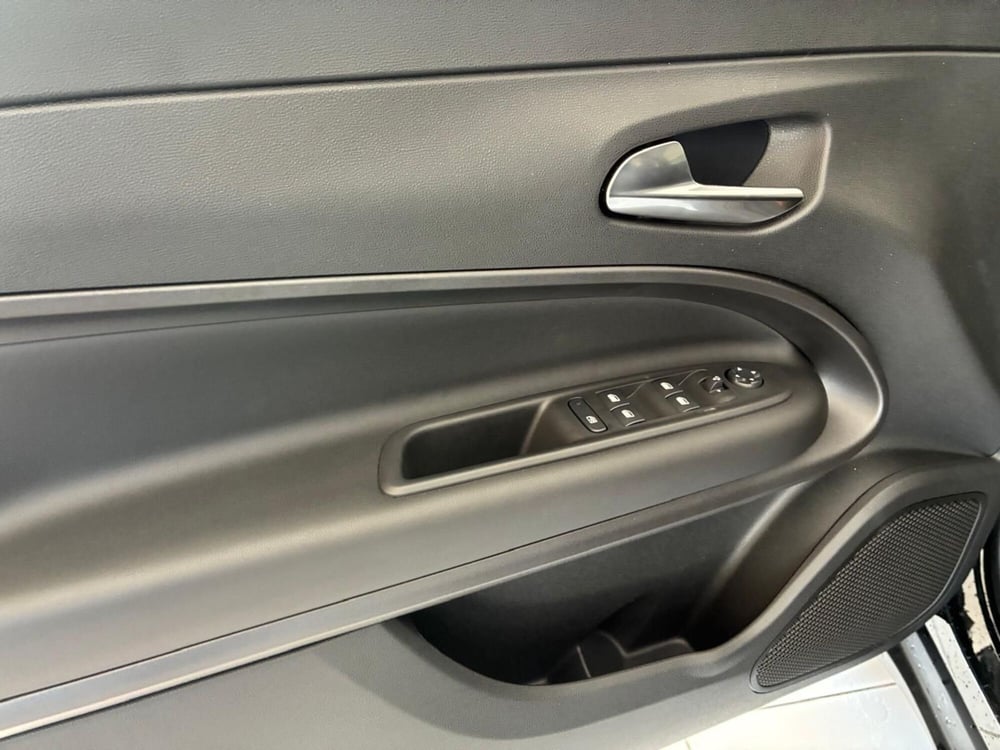 Jeep Avenger nuova a Milano (11)