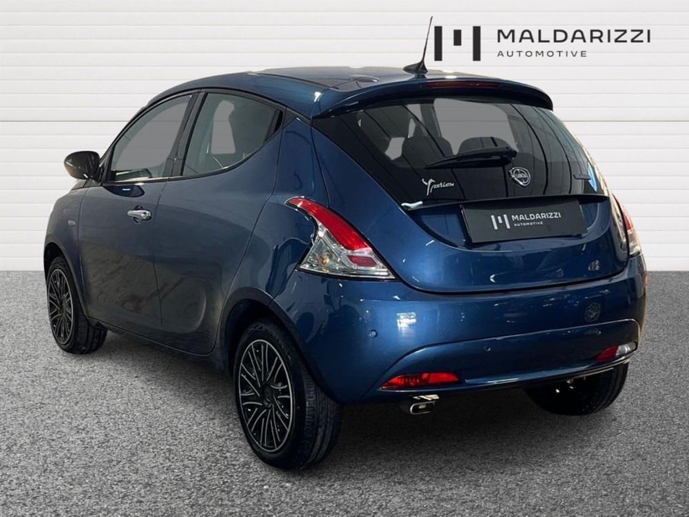 Lancia Ypsilon usata a Matera (14)