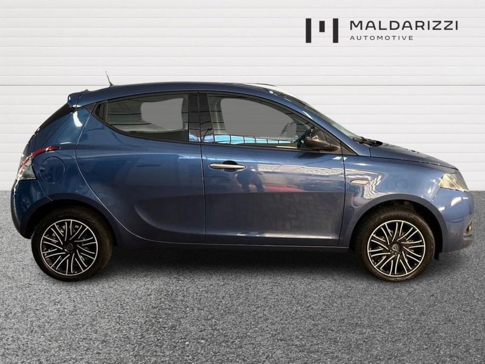 Lancia Ypsilon usata a Matera (15)