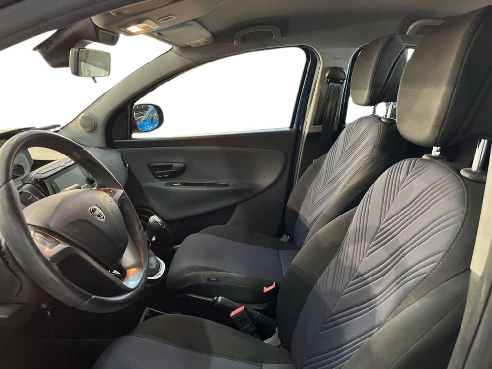 Lancia Ypsilon usata a Matera (17)