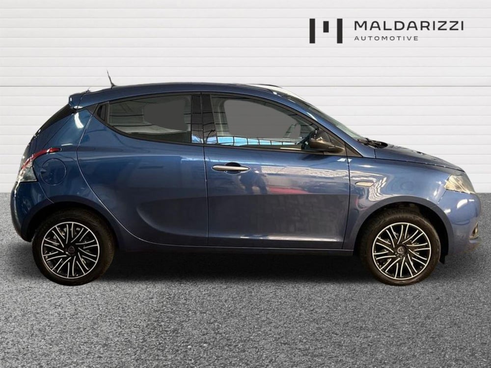 Lancia Ypsilon usata a Matera (5)