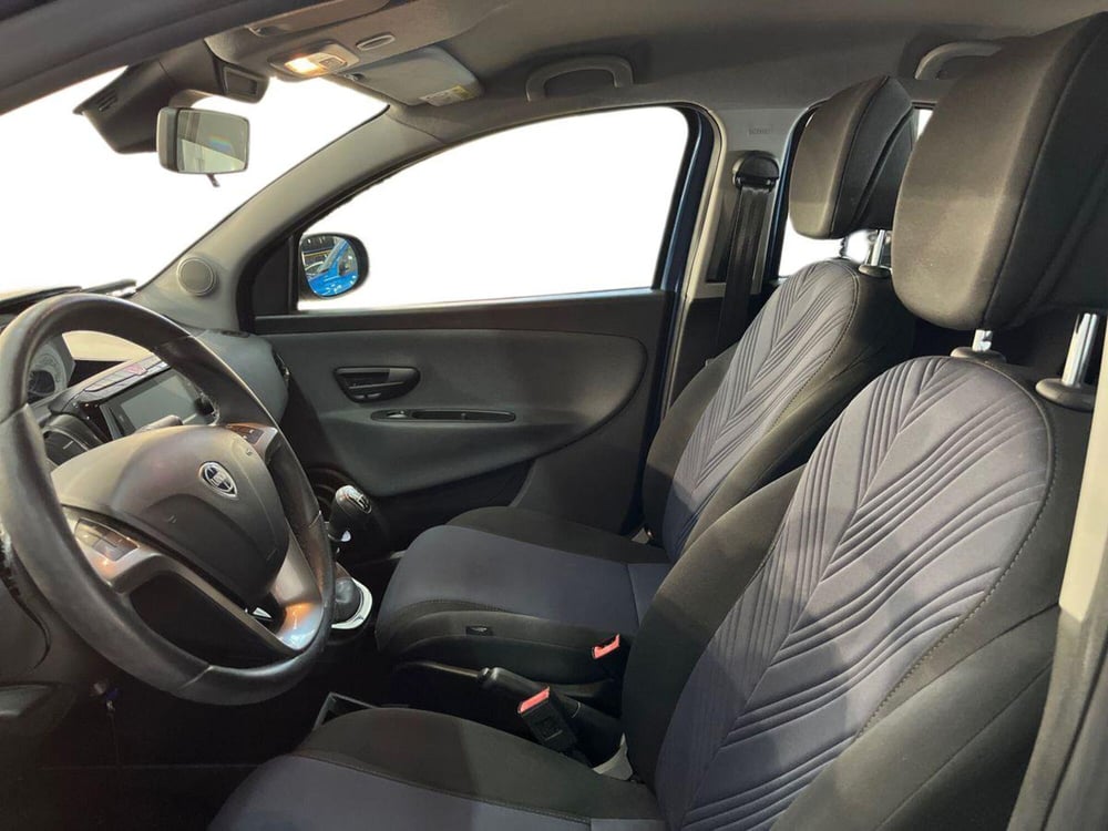 Lancia Ypsilon usata a Matera (7)