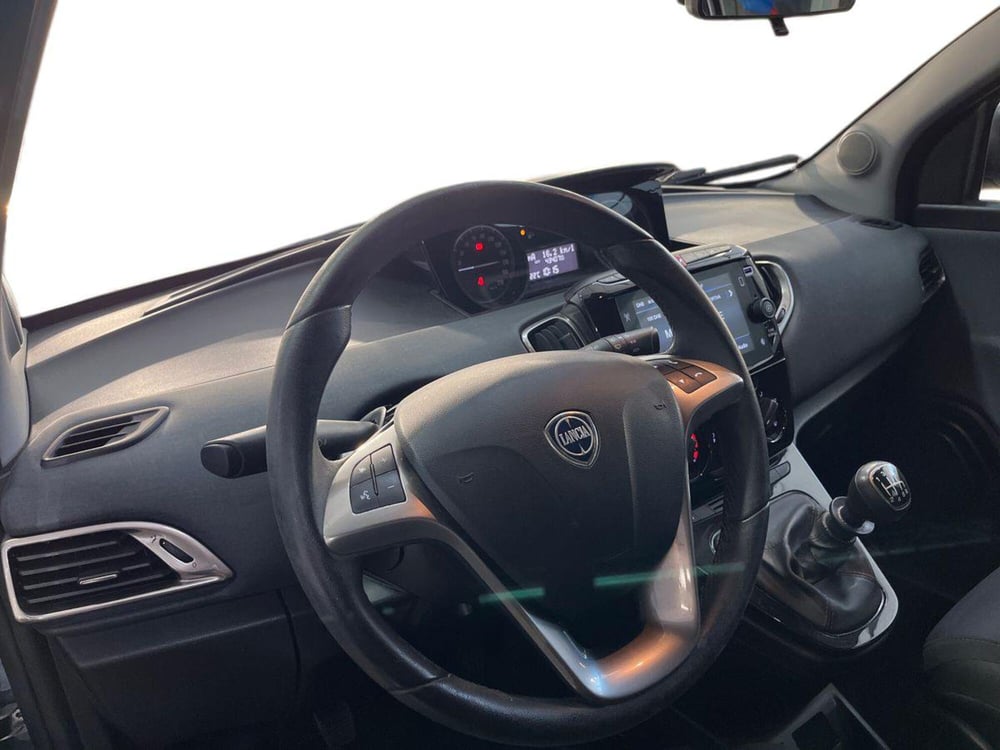 Lancia Ypsilon usata a Matera (8)