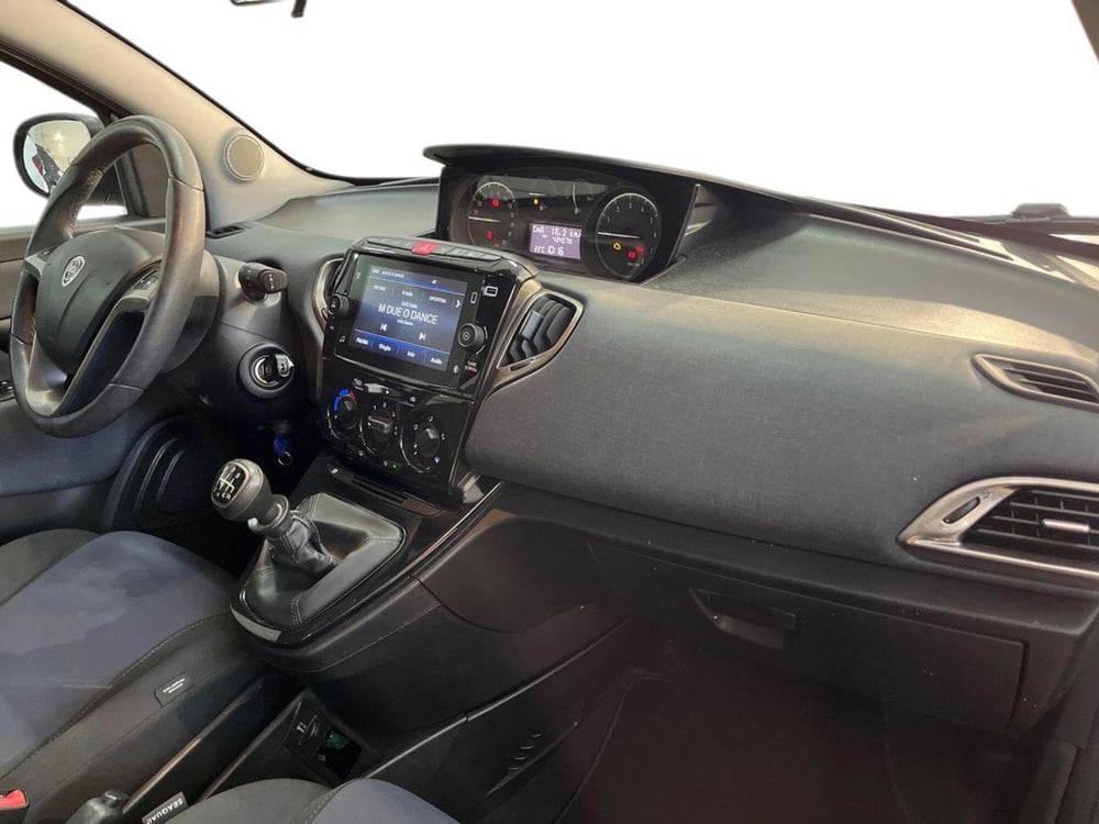 Lancia Ypsilon usata a Matera (9)