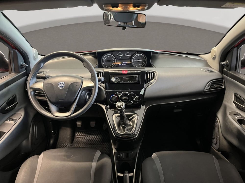 Lancia Ypsilon usata a Padova (8)