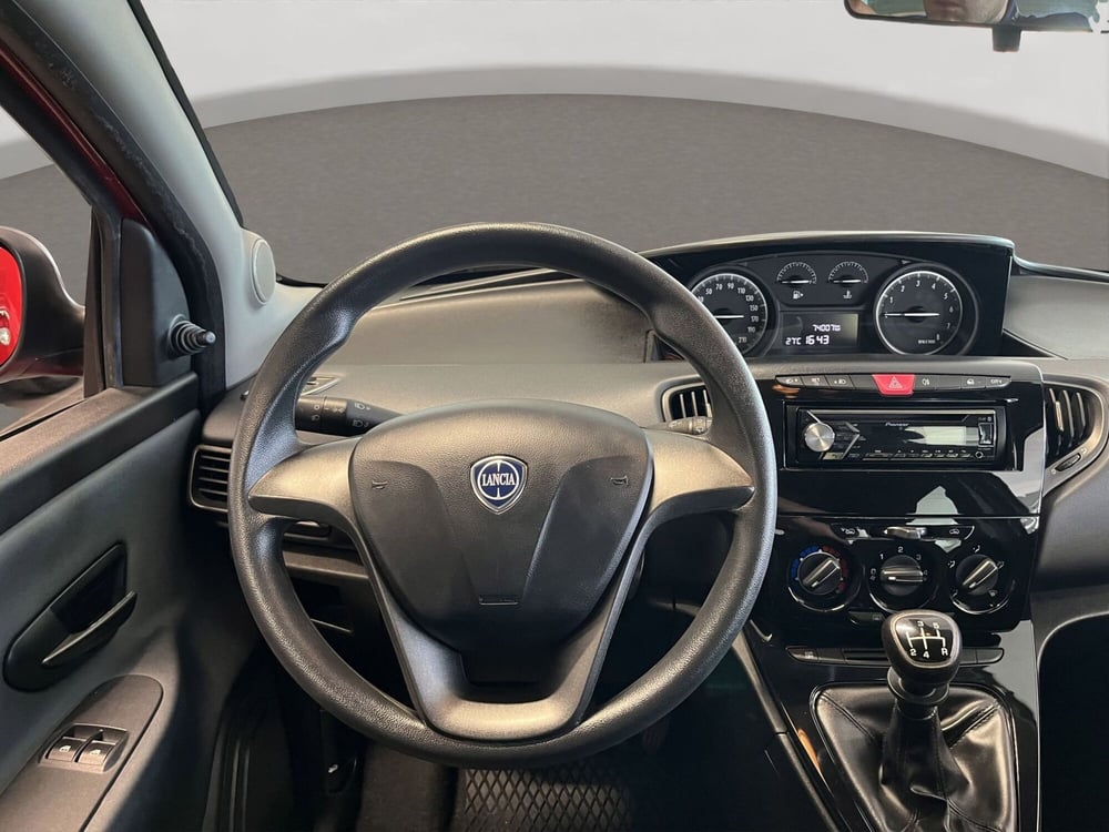 Lancia Ypsilon usata a Padova (9)