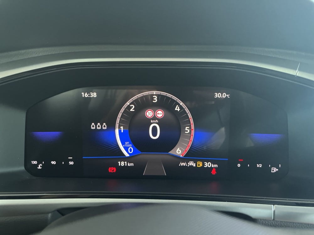 Volkswagen T-Roc nuova a Salerno (13)