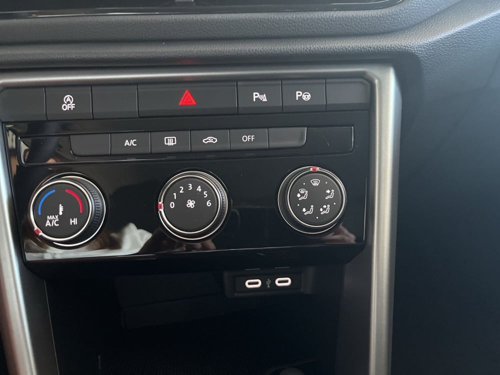 Volkswagen T-Roc nuova a Salerno (17)