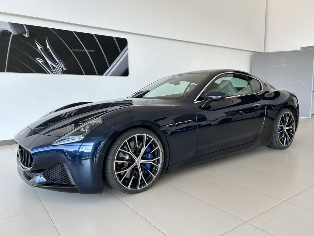 Maserati Granturismo nuova a Ancona