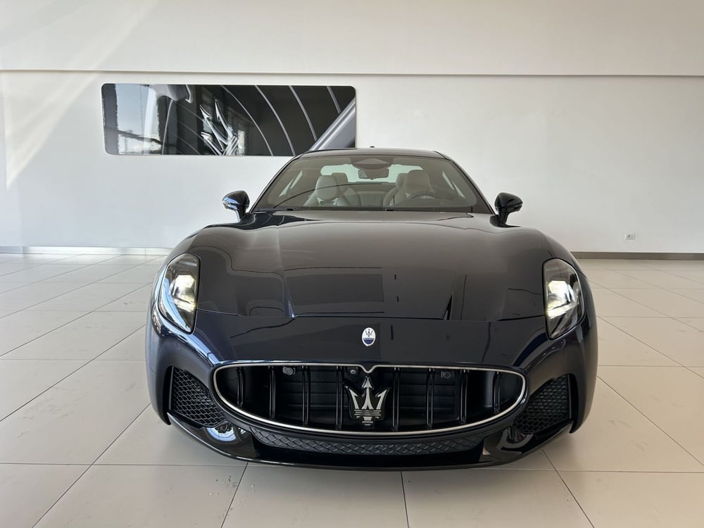 Maserati Granturismo nuova a Ancona (7)