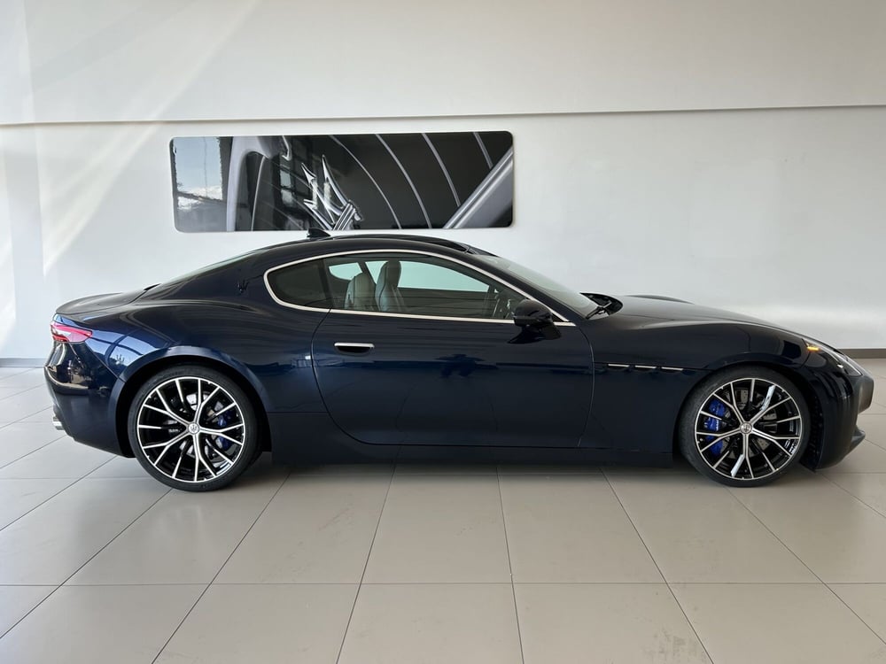 Maserati Granturismo nuova a Ancona (9)