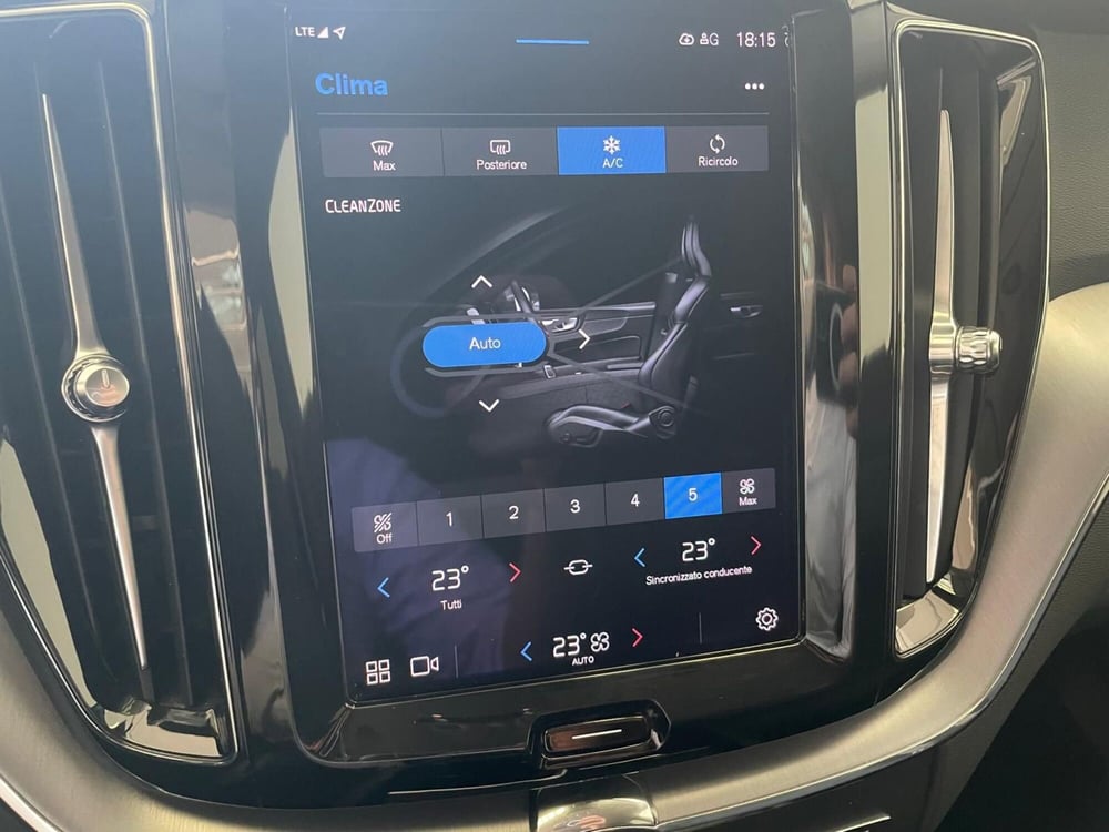 Volvo XC60 usata a Prato (8)