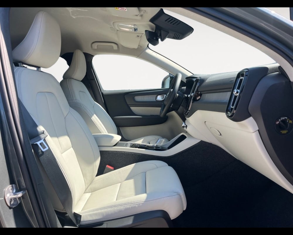 Volvo XC40 nuova a Ravenna (13)