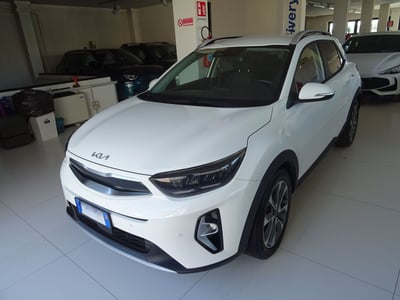 Kia Stonic 1.0 T-GDi 100 CV MHEV MT Style del 2023 usata a Lucca