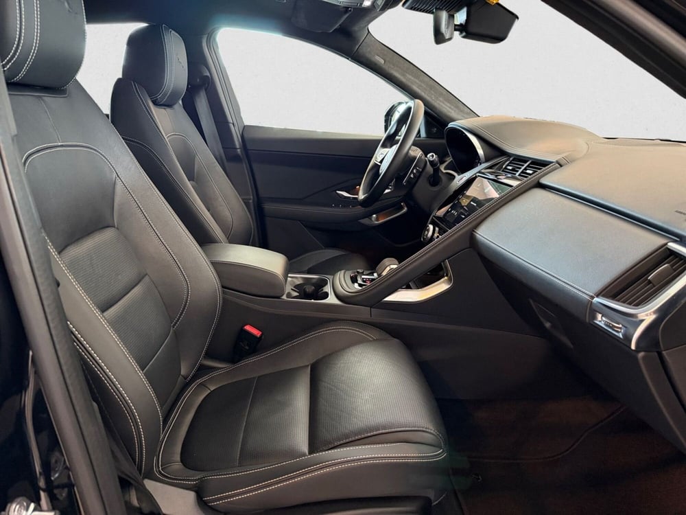 Jaguar E-Pace usata a Livorno (3)