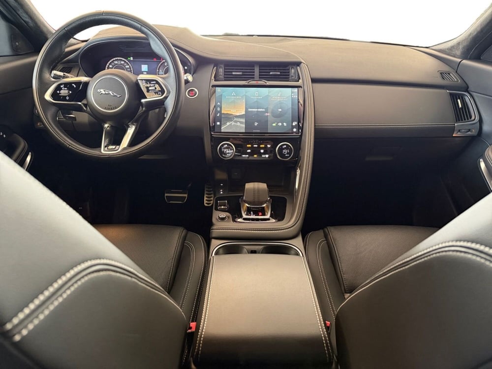 Jaguar E-Pace usata a Livorno (4)