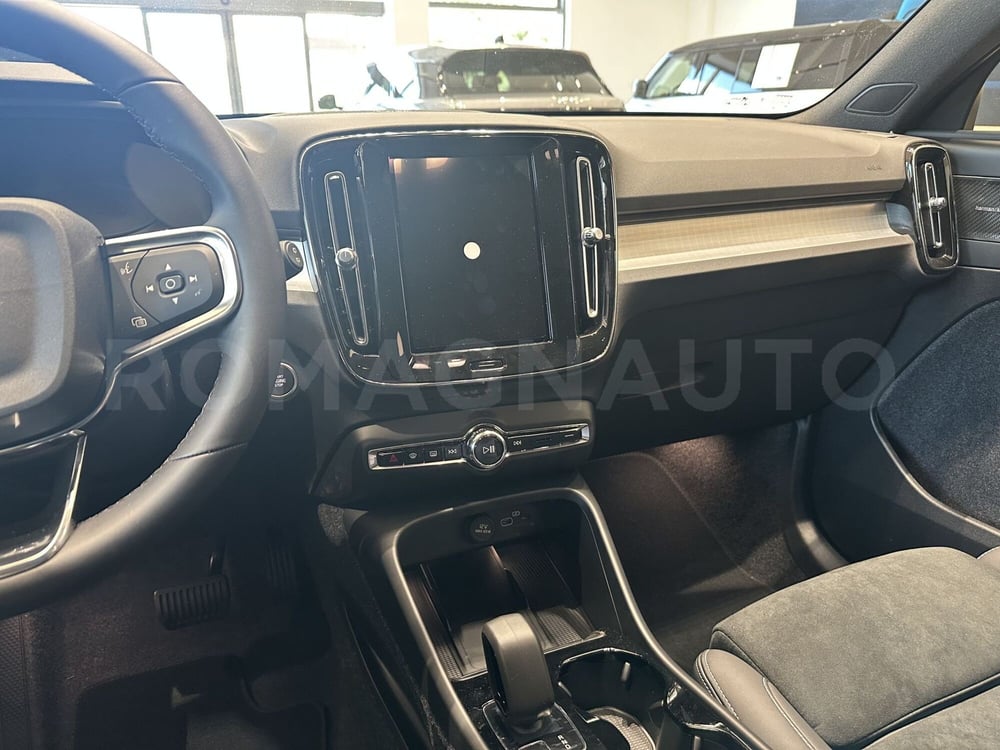 Volvo XC40 nuova a Forlì-Cesena (8)