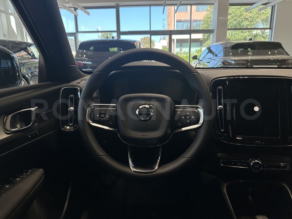Volvo XC40 nuova a Forlì-Cesena (9)