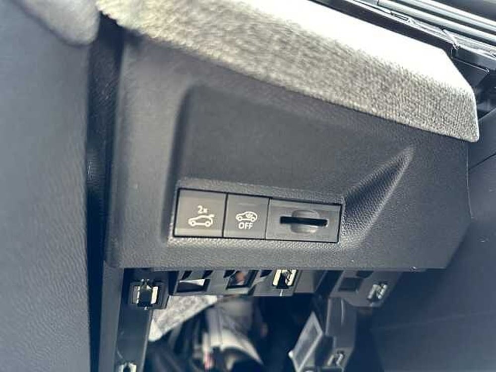 Peugeot 5008 nuova a Treviso (19)