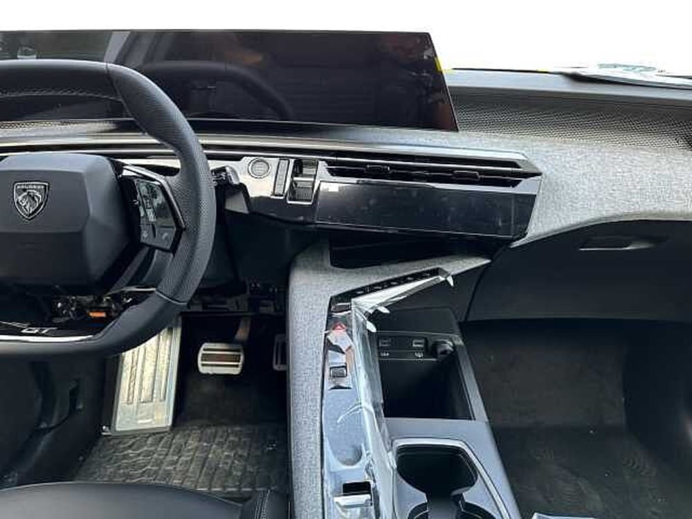 Peugeot 5008 nuova a Treviso (8)