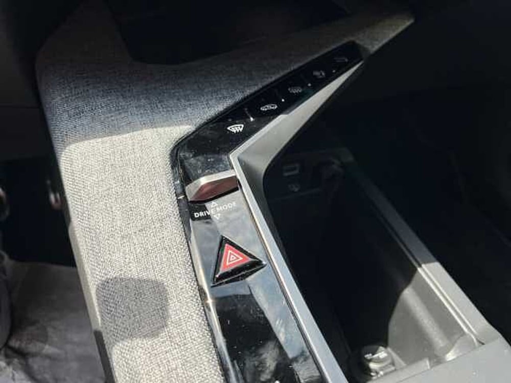Peugeot 5008 nuova a Treviso (16)