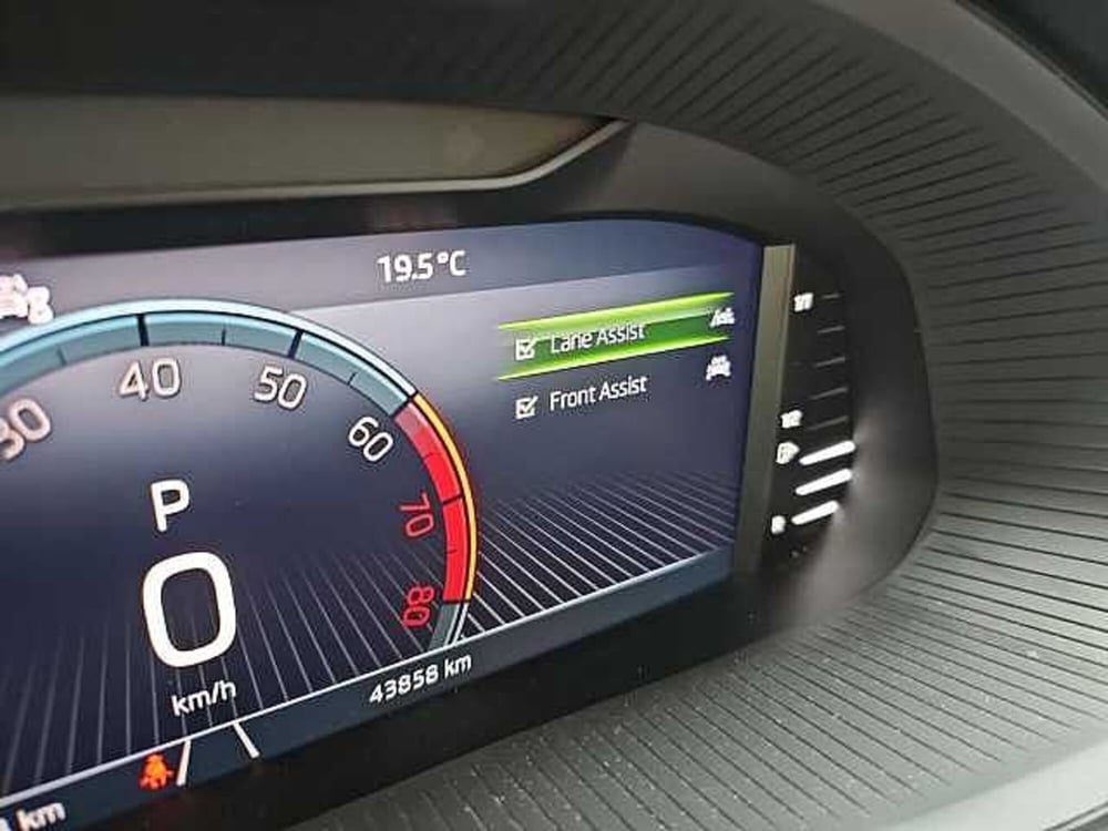Skoda Kamiq usata a Lecco (18)