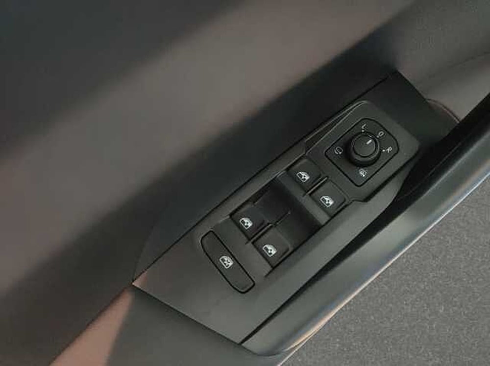 Volkswagen T-Cross nuova a Como (8)