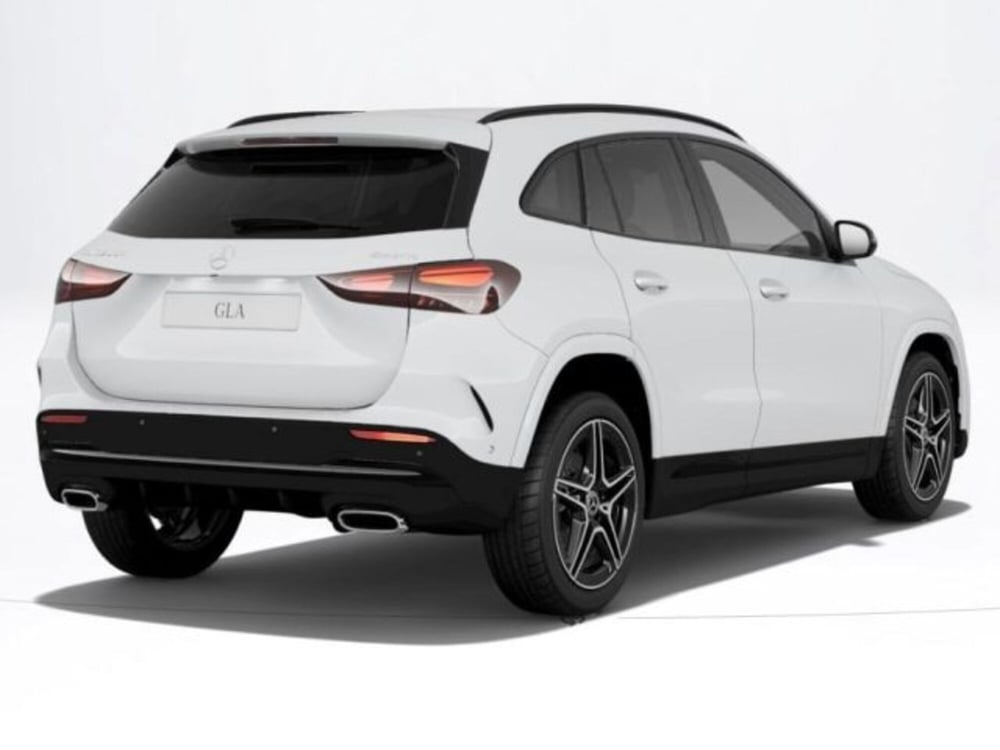 Mercedes-Benz GLA SUV nuova a Verona (2)