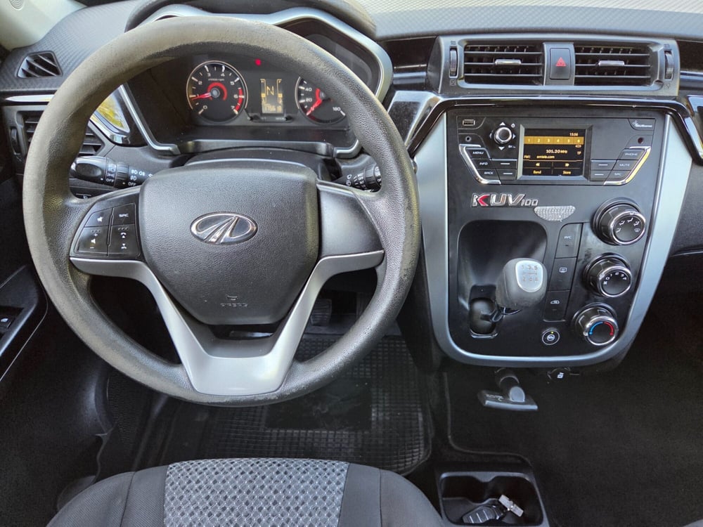 Mahindra KUV100 usata a Torino (8)