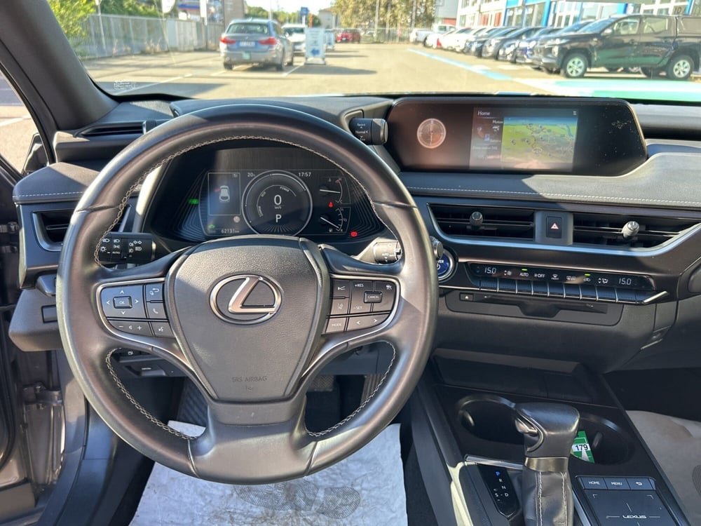 Lexus UX usata a Piacenza (11)