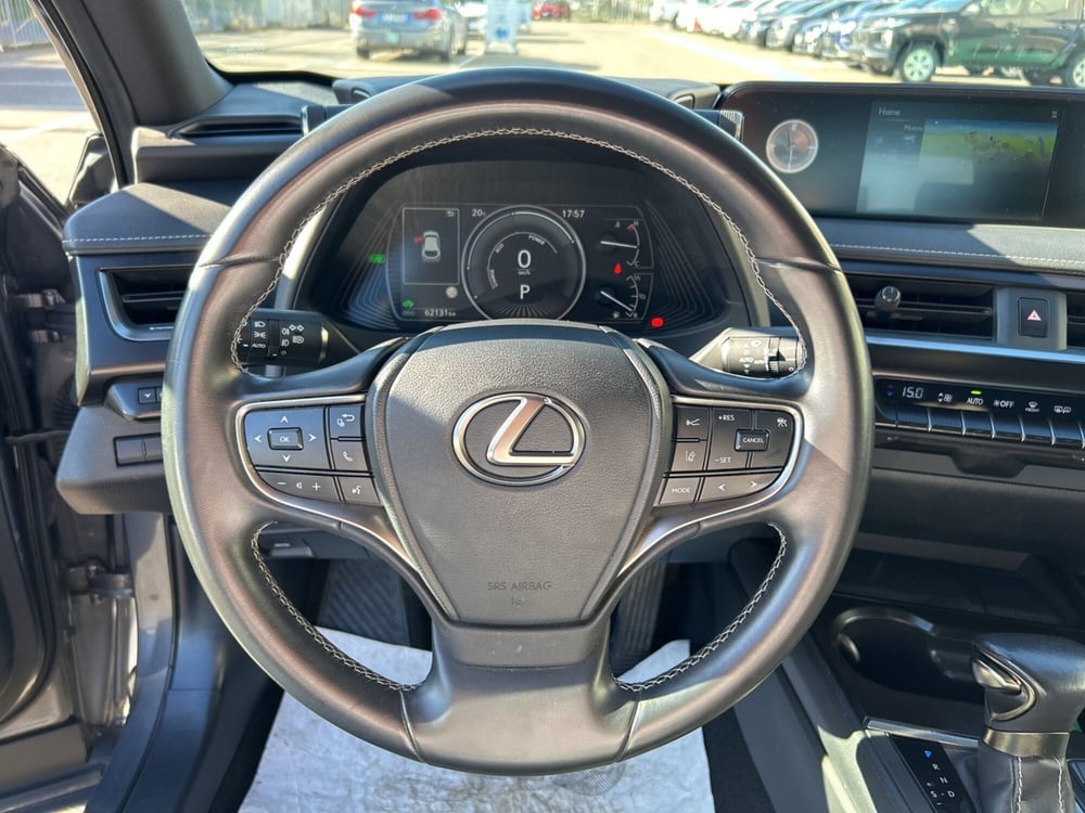 Lexus UX usata a Piacenza (12)
