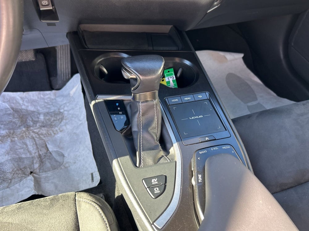 Lexus UX usata a Piacenza (13)