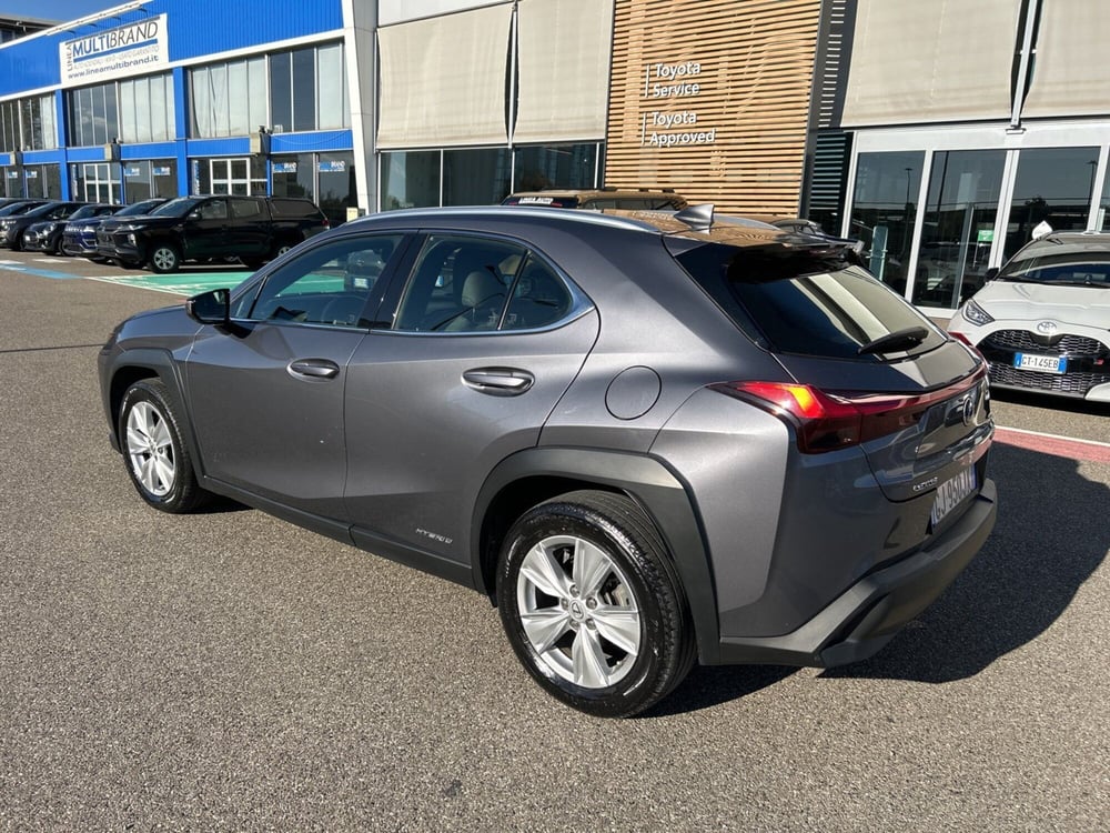 Lexus UX usata a Piacenza (4)