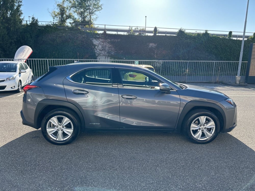Lexus UX usata a Piacenza (7)