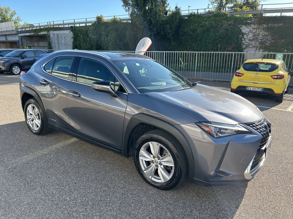 Lexus UX usata a Piacenza (8)