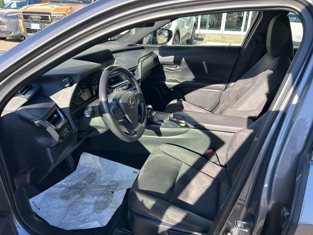 Lexus UX usata a Piacenza (9)