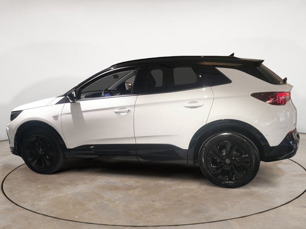 Opel Grandland usata a Taranto (8)