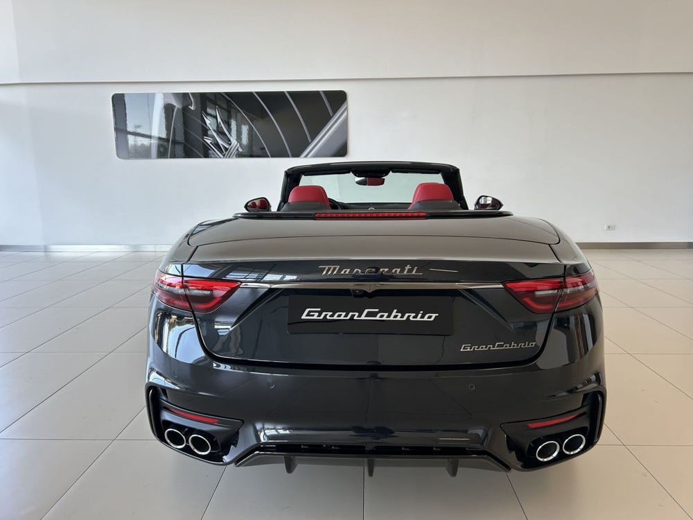 Maserati Grancabrio nuova a Ancona (13)